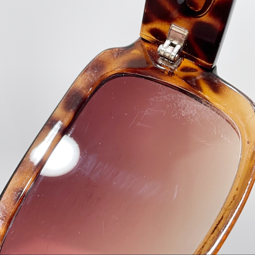 O by Oscar de la Renta brown tortoise sunglasses - Picture 8 of 10